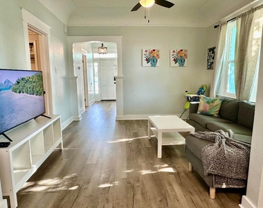 1504 E 33rd Avenue - Photo Thumbnail 14