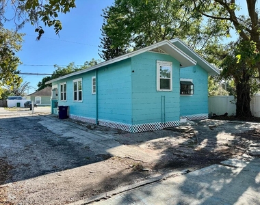 1504 E 33rd Avenue - Photo Thumbnail 2
