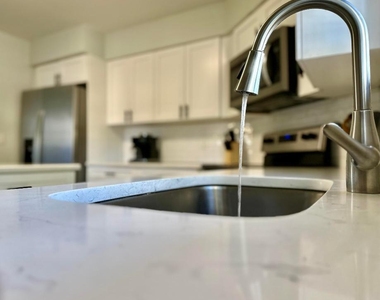 1504 E 33rd Avenue - Photo Thumbnail 23