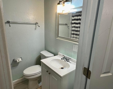 1504 E 33rd Avenue - Photo Thumbnail 29