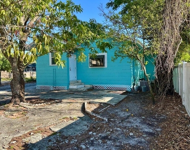 1504 E 33rd Avenue - Photo Thumbnail 3