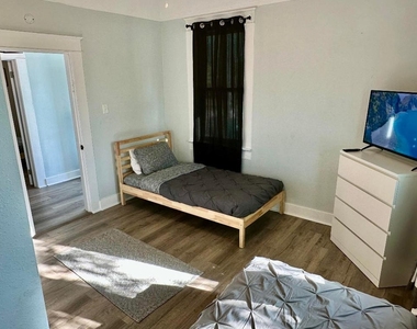 1504 E 33rd Avenue - Photo Thumbnail 9