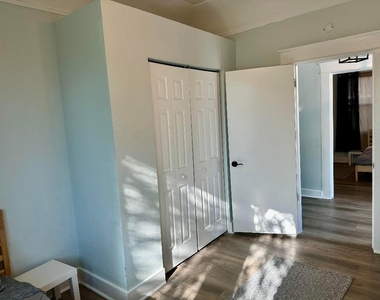 1504 E 33rd Avenue - Photo Thumbnail 8