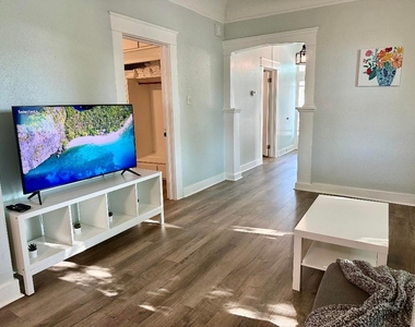 1504 E 33rd Avenue - Photo Thumbnail 15