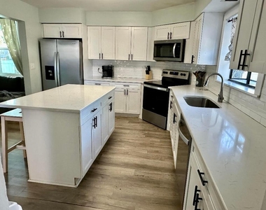1504 E 33rd Avenue - Photo Thumbnail 22