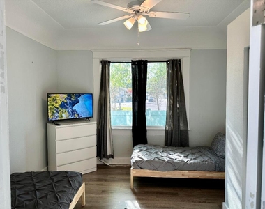1504 E 33rd Avenue - Photo Thumbnail 7