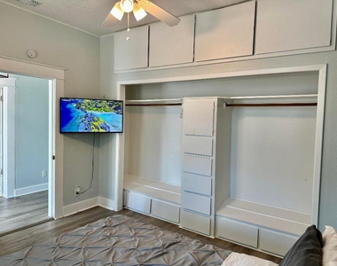 1504 E 33rd Avenue - Photo Thumbnail 11