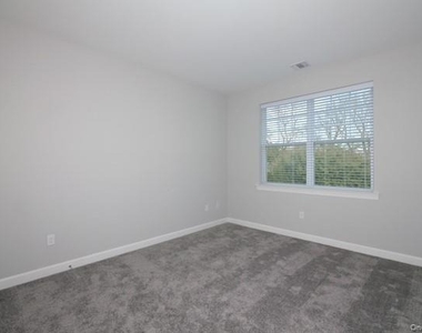 110 Sutton Court - Photo Thumbnail 8