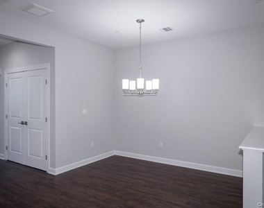 110 Sutton Court - Photo Thumbnail 4