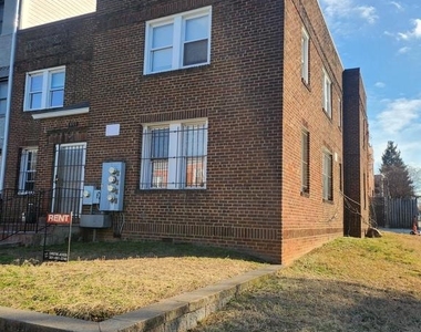 1601 E Street Ne - Photo Thumbnail 1