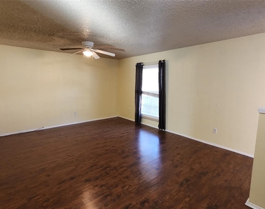 208 N Vanderveer St - Photo Thumbnail 3