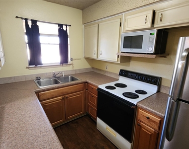 208 N Vanderveer St - Photo Thumbnail 5