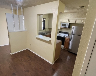 208 N Vanderveer St - Photo Thumbnail 6