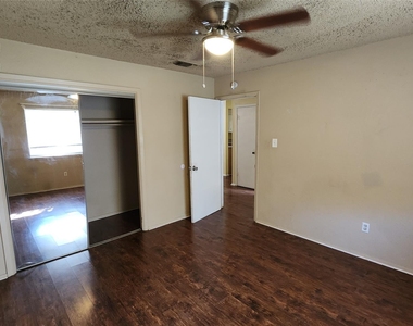 208 N Vanderveer St - Photo Thumbnail 11