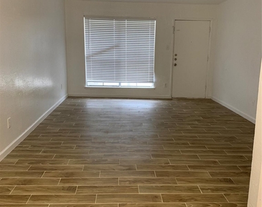 5625 Antoine Drive - Photo Thumbnail 6