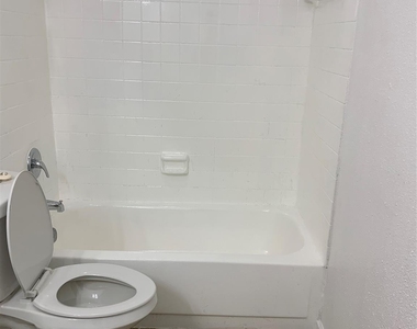 5625 Antoine Drive - Photo Thumbnail 7