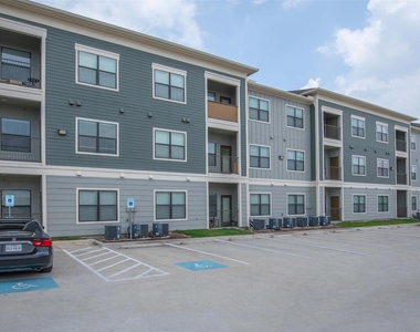 2930 Plum Creek Lane - Photo Thumbnail 15