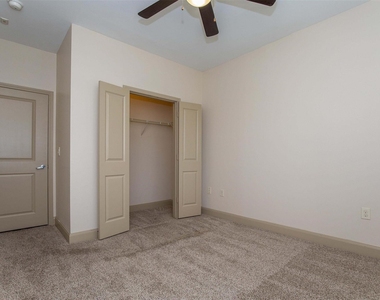 2930 Plum Creek Lane - Photo Thumbnail 8