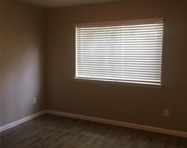 5625 Antoine Drive - Photo Thumbnail 1