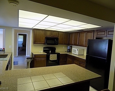 3614 Se 16th Place - Photo Thumbnail 4