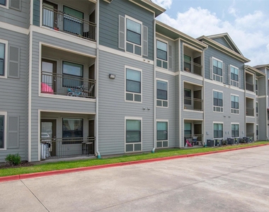 2930 Plum Creek Lane - Photo Thumbnail 12