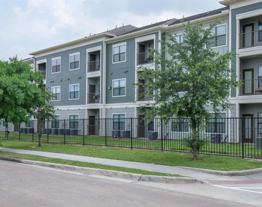 2930 Plum Creek Lane - Photo Thumbnail 13