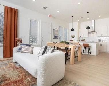 33200 Forest W Street - Photo Thumbnail 7