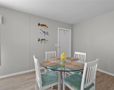 1747 Beverly Drive - Photo Thumbnail 7