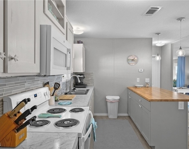 1747 Beverly Drive - Photo Thumbnail 6