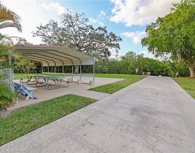 1747 Beverly Drive - Photo Thumbnail 25