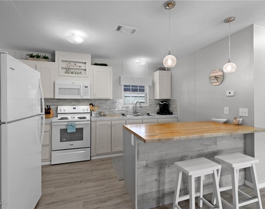 1747 Beverly Drive - Photo Thumbnail 3