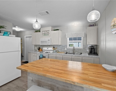 1747 Beverly Drive - Photo Thumbnail 4