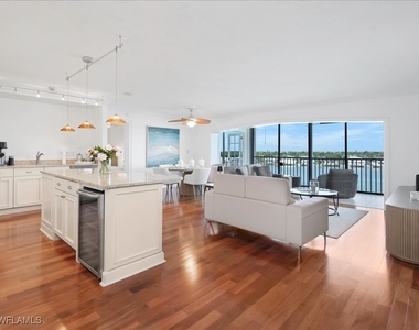 2750 Gulf Shore Boulevard N - Photo Thumbnail 4