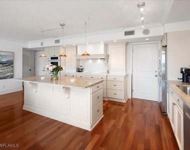 2750 Gulf Shore Boulevard N - Photo Thumbnail 11