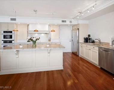 2750 Gulf Shore Boulevard N - Photo Thumbnail 12