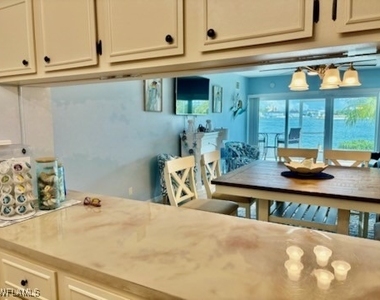 60 Pelican Street W - Photo Thumbnail 6