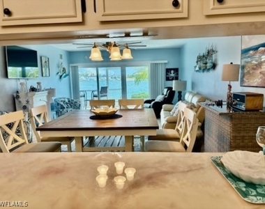 60 Pelican Street W - Photo Thumbnail 5