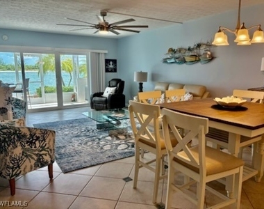 60 Pelican Street W - Photo Thumbnail 7