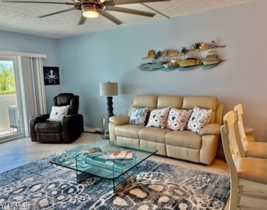 60 Pelican Street W - Photo Thumbnail 9
