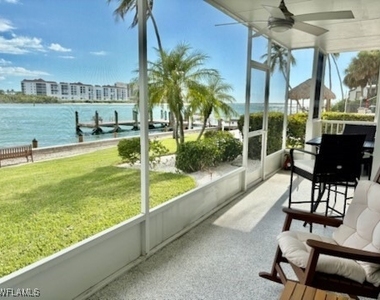60 Pelican Street W - Photo Thumbnail 2