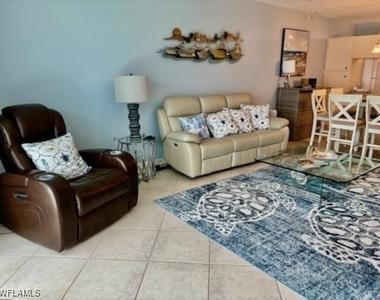 60 Pelican Street W - Photo Thumbnail 11
