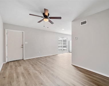 9711 Linkmeadow Lane - Photo Thumbnail 10
