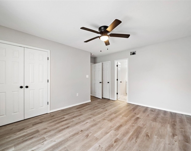 9711 Linkmeadow Lane - Photo Thumbnail 6