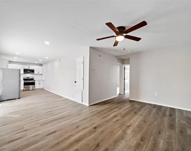 9711 Linkmeadow Lane - Photo Thumbnail 4