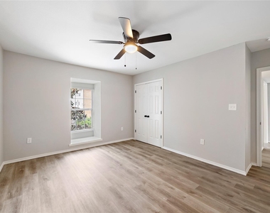 9711 Linkmeadow Lane - Photo Thumbnail 8