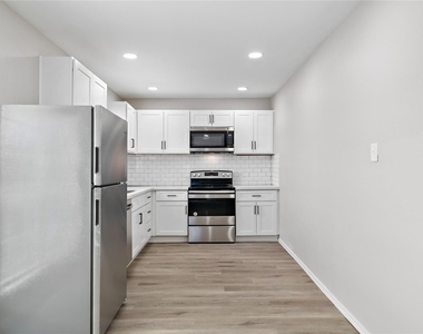 9711 Linkmeadow Lane - Photo Thumbnail 7