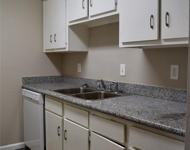 5625 Antoine Drive - Photo Thumbnail 8