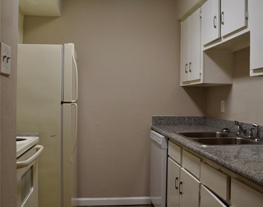 5625 Antoine Drive - Photo Thumbnail 9
