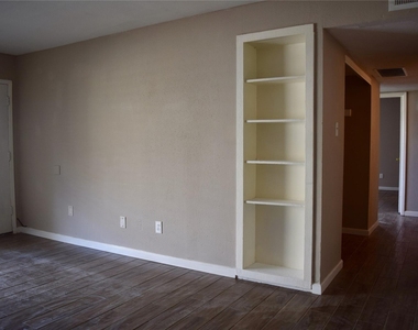 5625 Antoine Drive - Photo Thumbnail 7