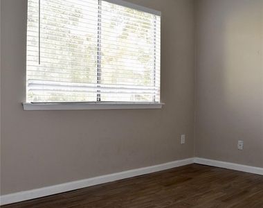 5625 Antoine Drive - Photo Thumbnail 5